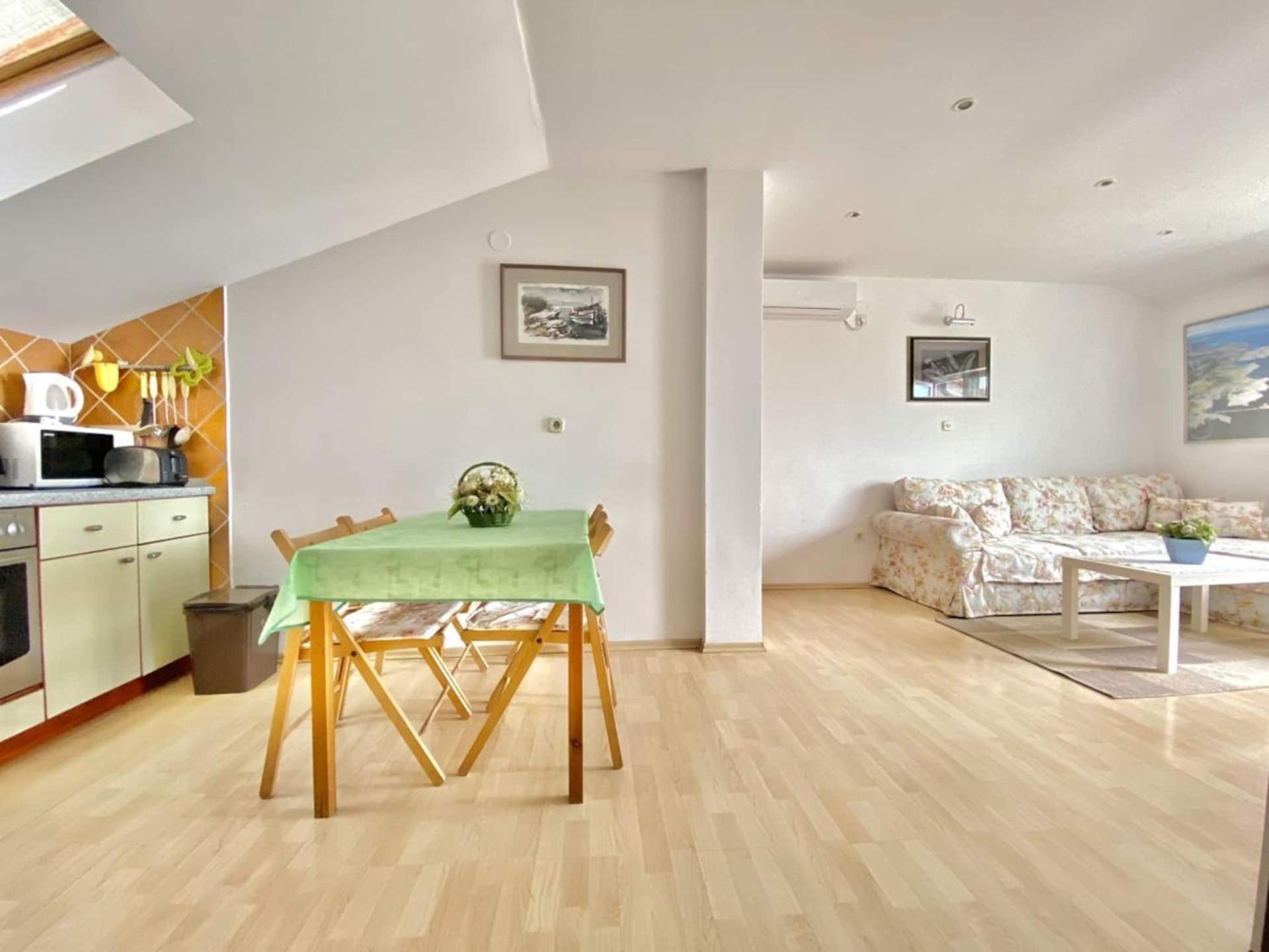Family Apartments Viva Close To The Beach Krk Town Zewnętrze zdjęcie