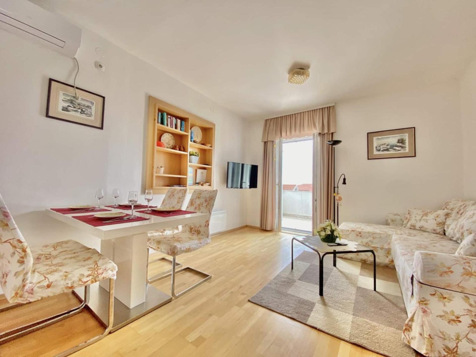 Family Apartments Viva Close To The Beach Krk Town Zewnętrze zdjęcie